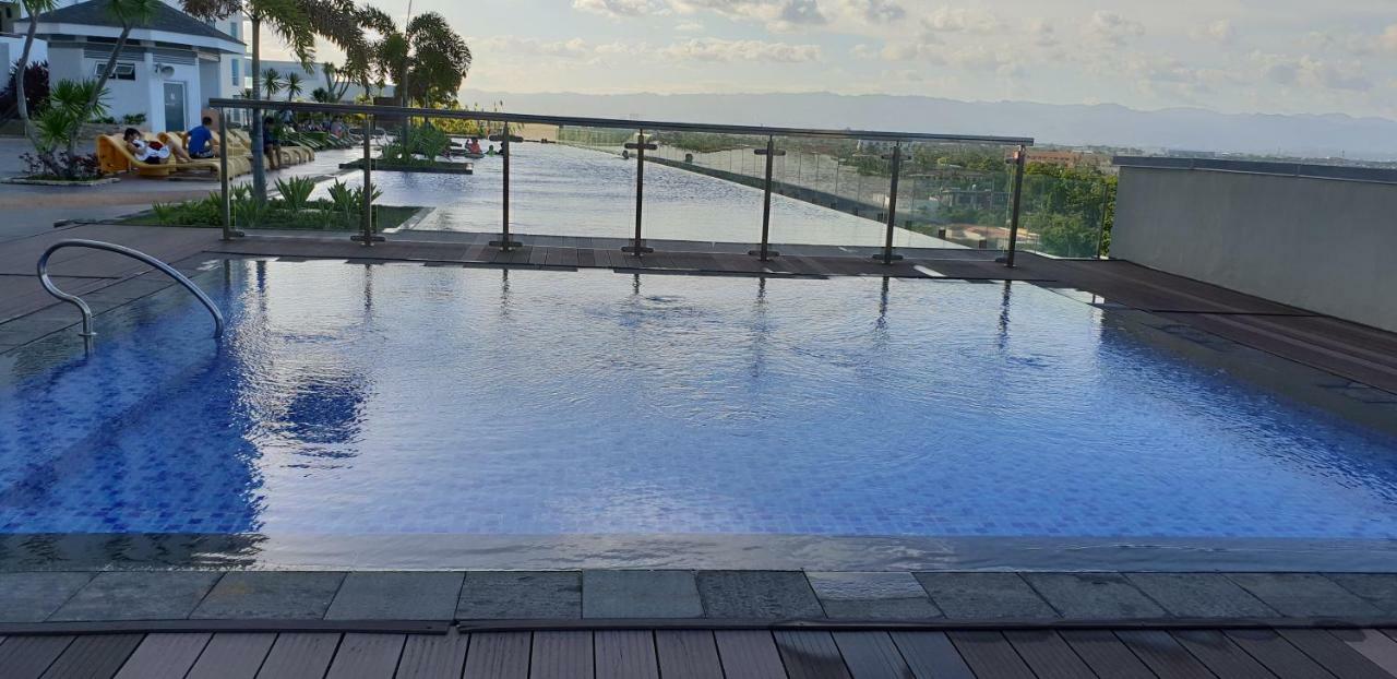 Mactan Newtown Condo With Garden And Ocean View 8Newtown Blvd Lapu-Lapu City Eksteriør billede
