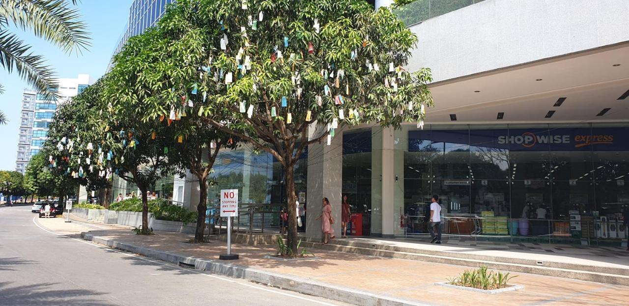 Mactan Newtown Condo With Garden And Ocean View 8Newtown Blvd Lapu-Lapu City Eksteriør billede