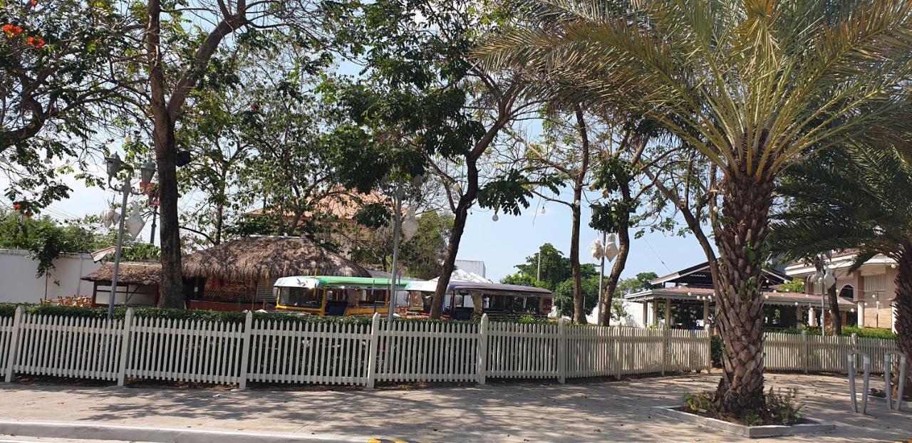 Mactan Newtown Condo With Garden And Ocean View 8Newtown Blvd Lapu-Lapu City Eksteriør billede