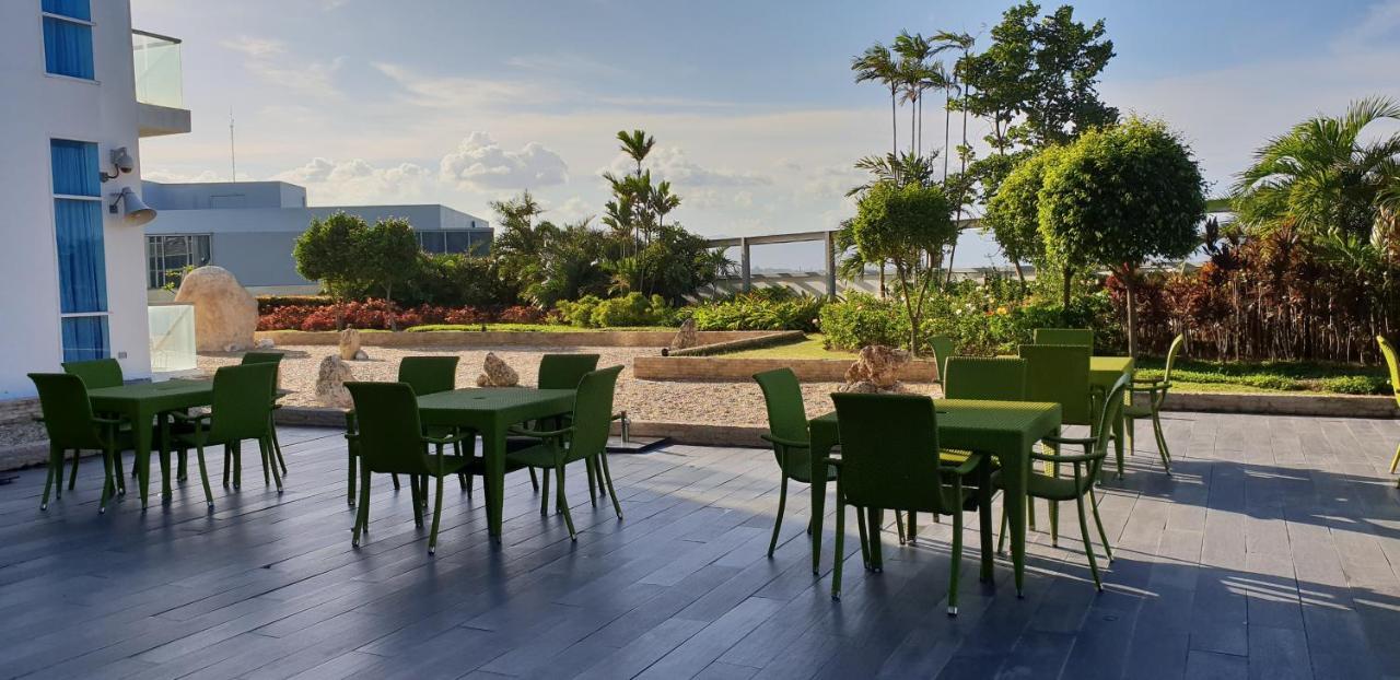 Mactan Newtown Condo With Garden And Ocean View 8Newtown Blvd Lapu-Lapu City Eksteriør billede